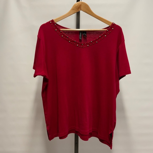 Jason Maxwell Red Studded Short Sleeve Top - Size 1X - Picture 2 of 8